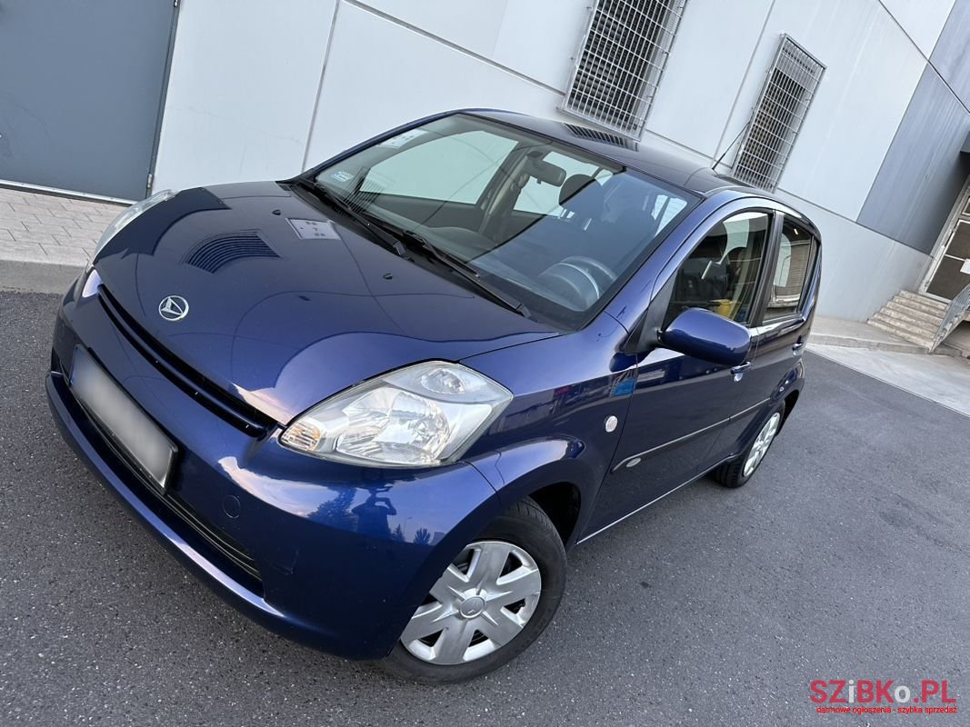 2005' Daihatsu Sirion photo #1