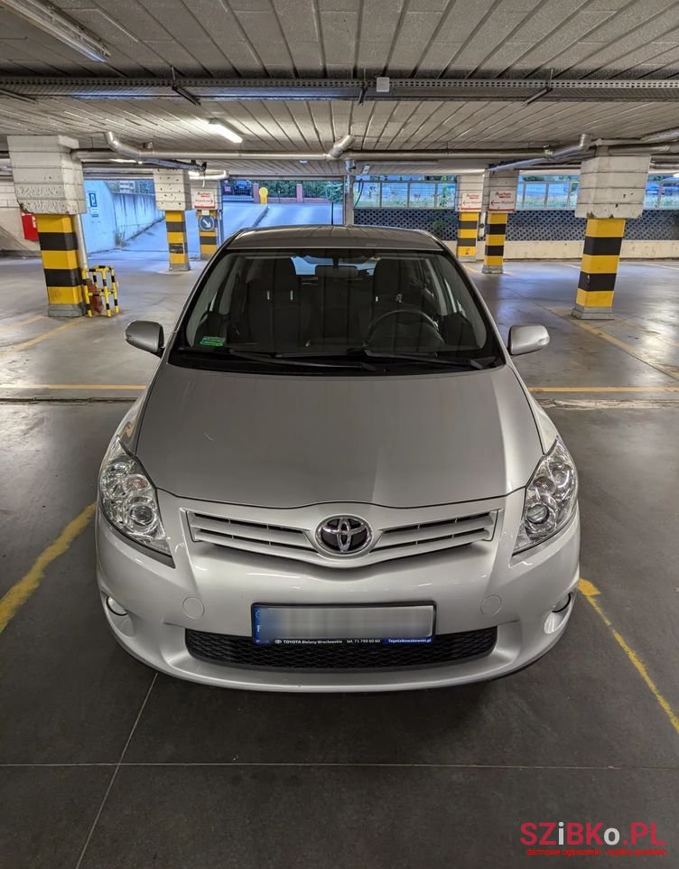 2011' Toyota Auris 1.6 Premium + photo #2