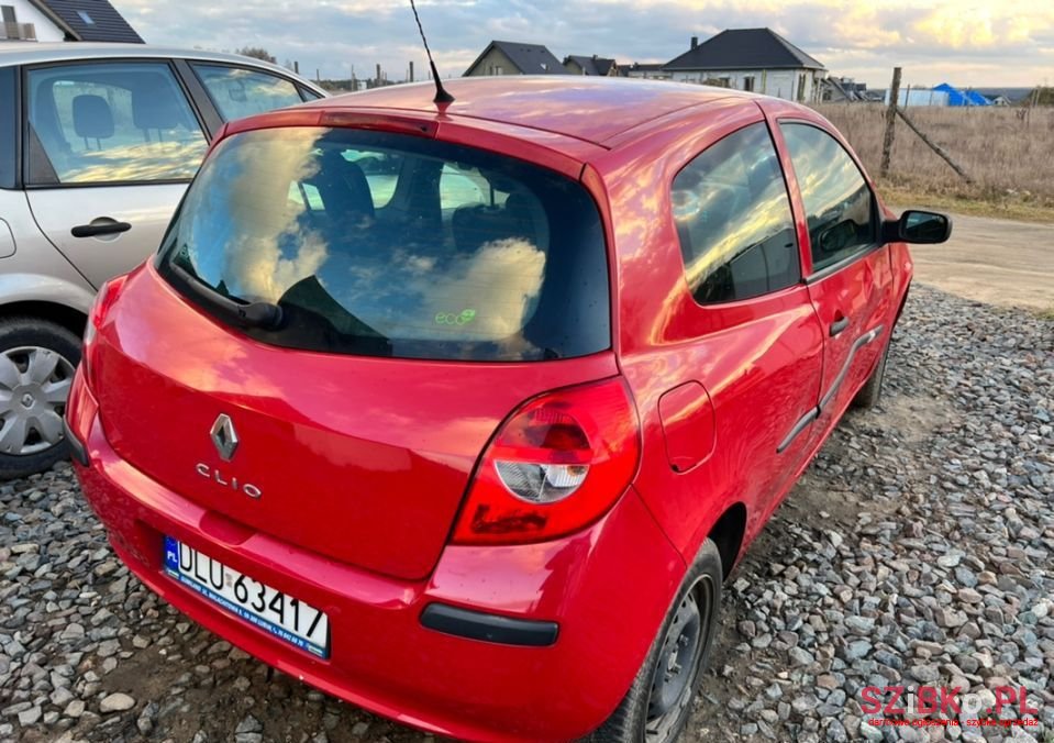 2008' Renault Clio photo #5