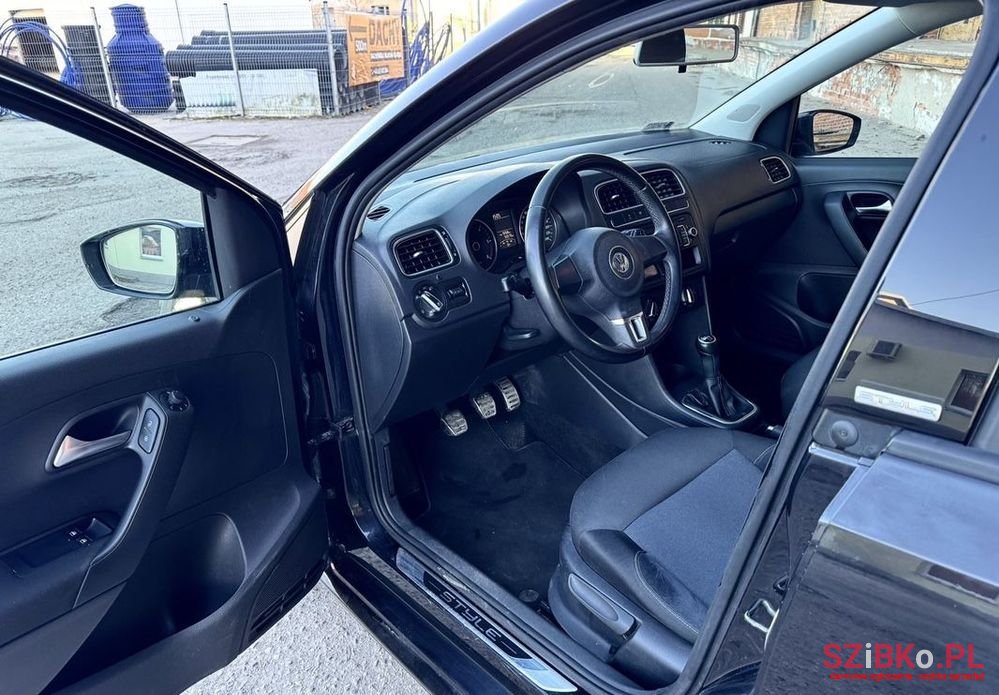 2012' Volkswagen Polo 1.6 Tdi Style photo #5