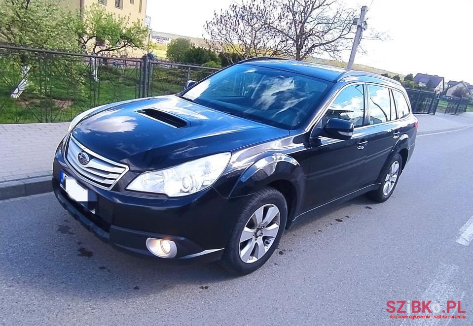 2010' Subaru Outback photo #1