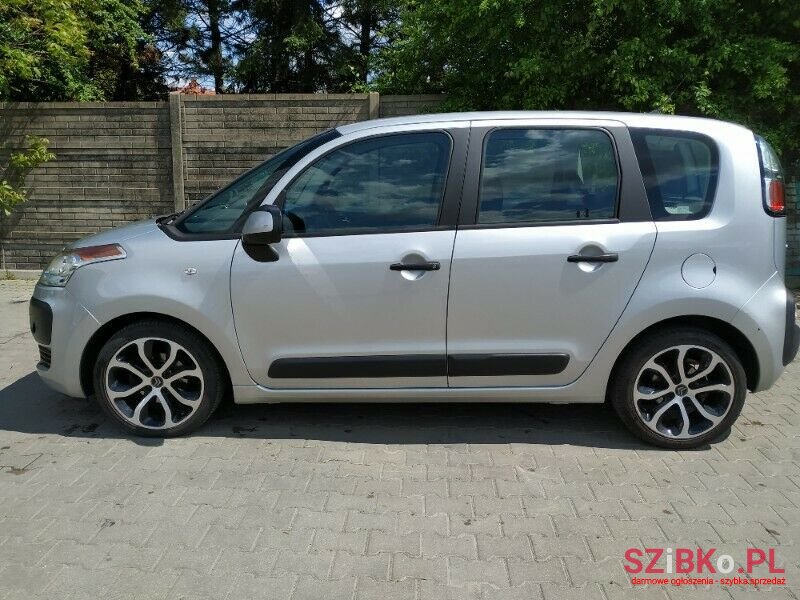 2010' Citroen C3 Picasso photo #3