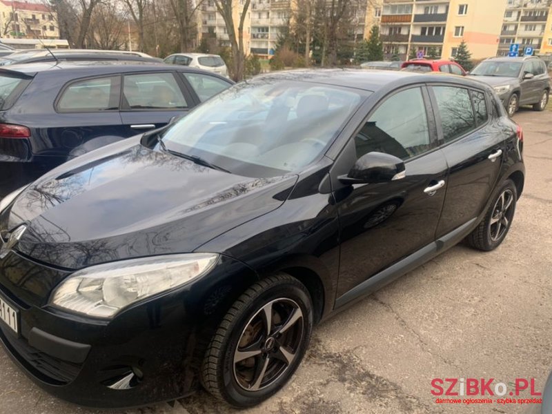 2011' Renault Megane photo #2