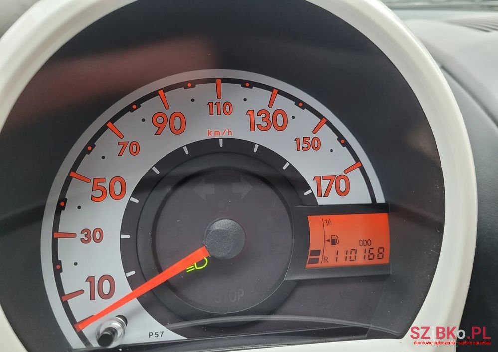 2013' Citroen C1 1.0 Exclusive photo #6