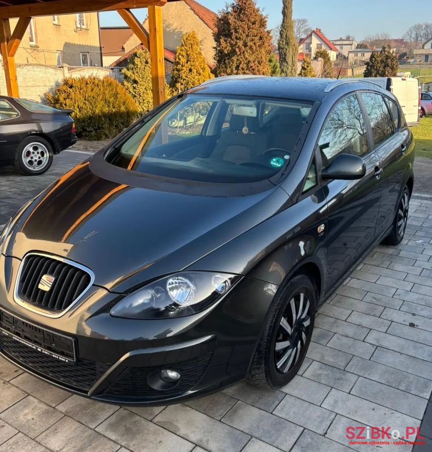 2010' SEAT Altea XL photo #1