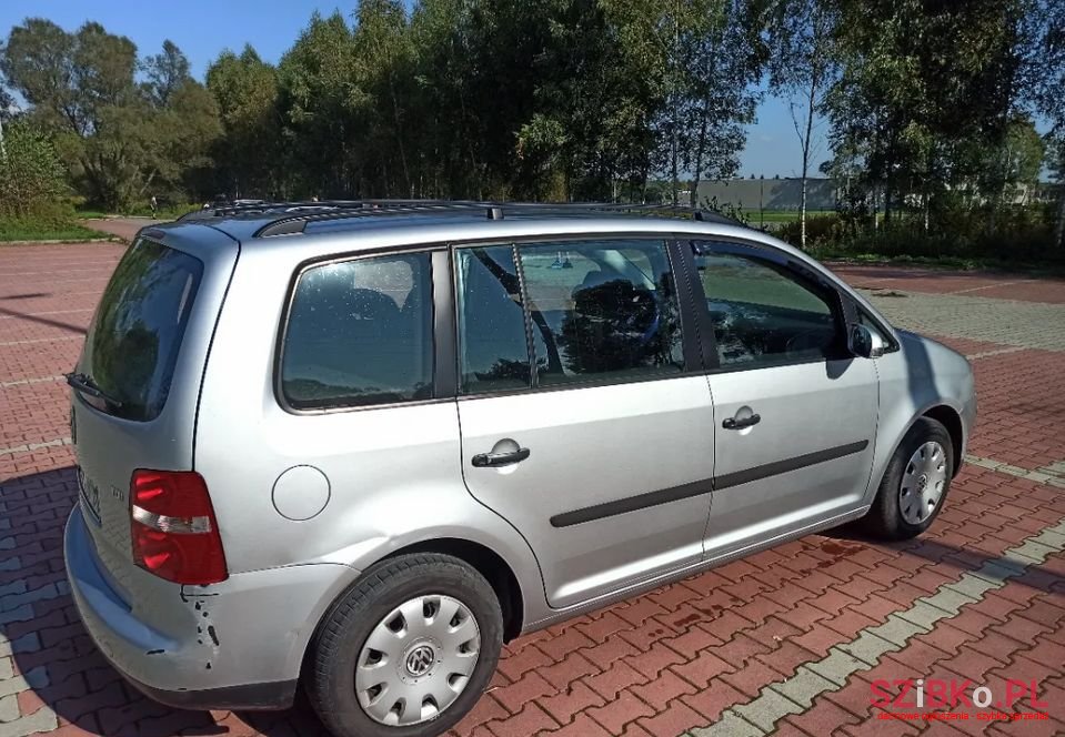 2004' Volkswagen Touran photo #4