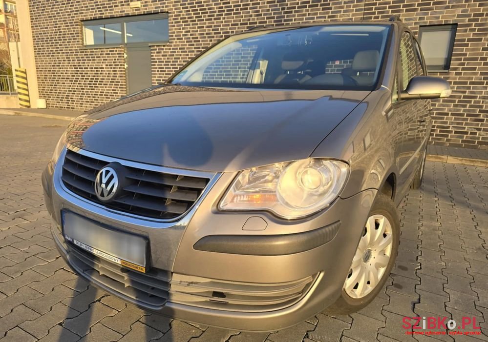 2008' Volkswagen Touran photo #2