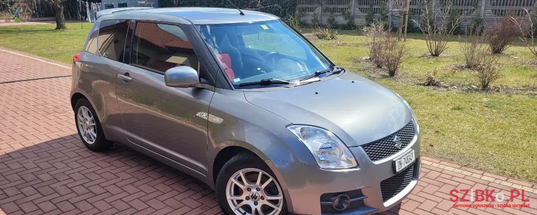 2010' Suzuki Swift Sport photo #1