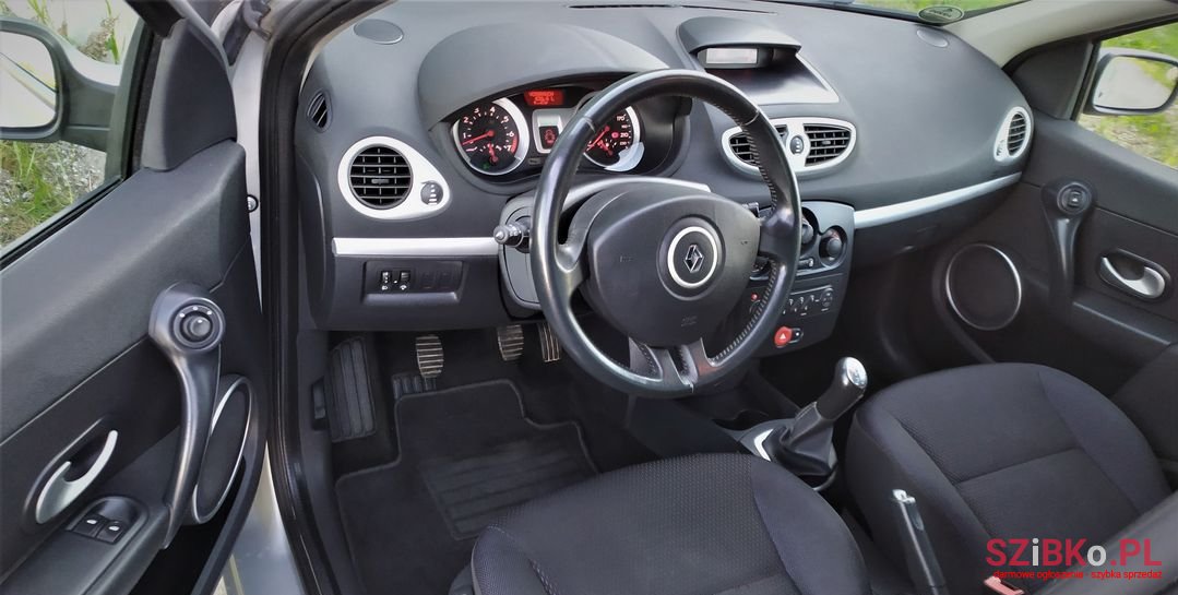 2008' Renault Clio photo #1