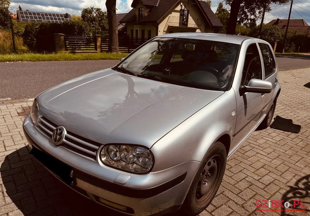 2003' Volkswagen Golf photo #2