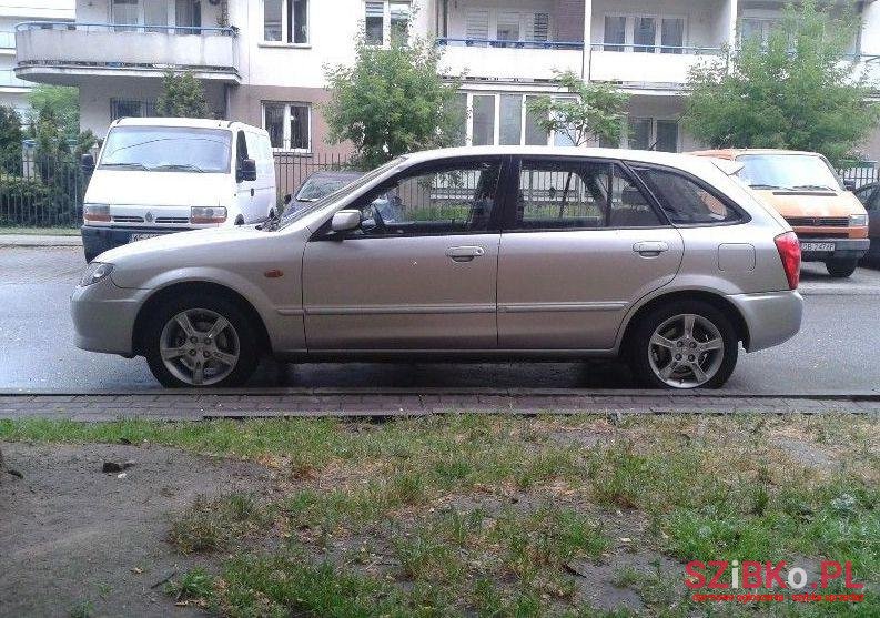 2002' Mazda 323 photo #2