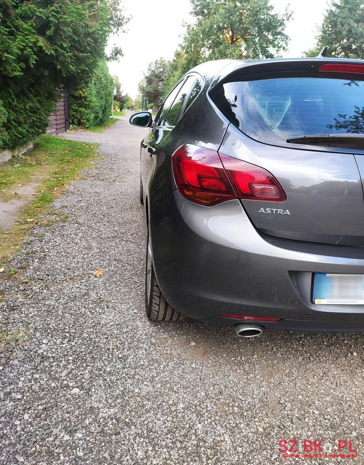 2012' Opel Astra photo #5