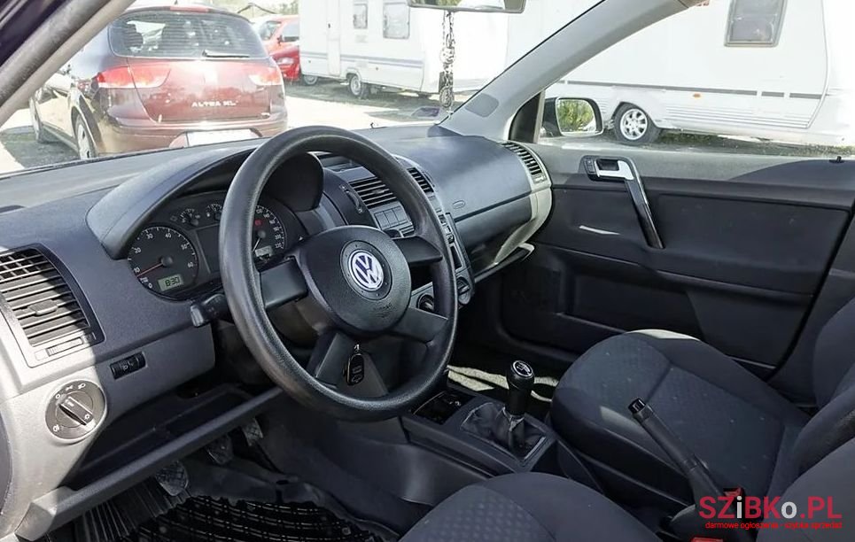 2002' Volkswagen Polo photo #6