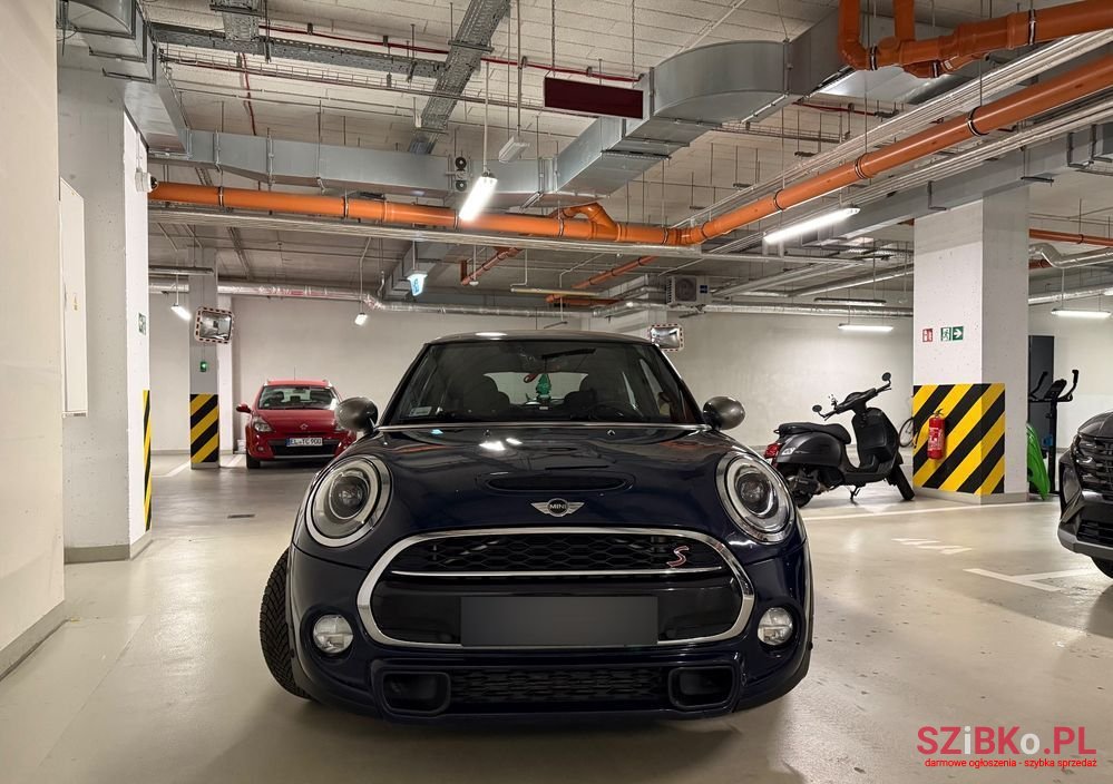 2016' MINI Cooper S Seven photo #2