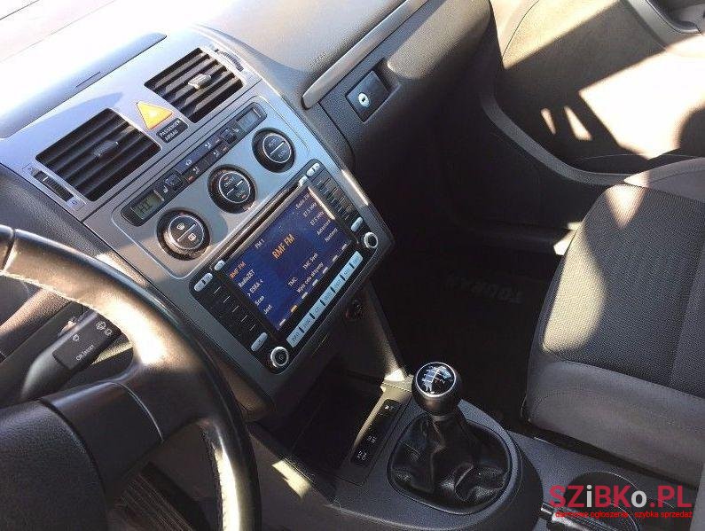 2007' Volkswagen Touran photo #4