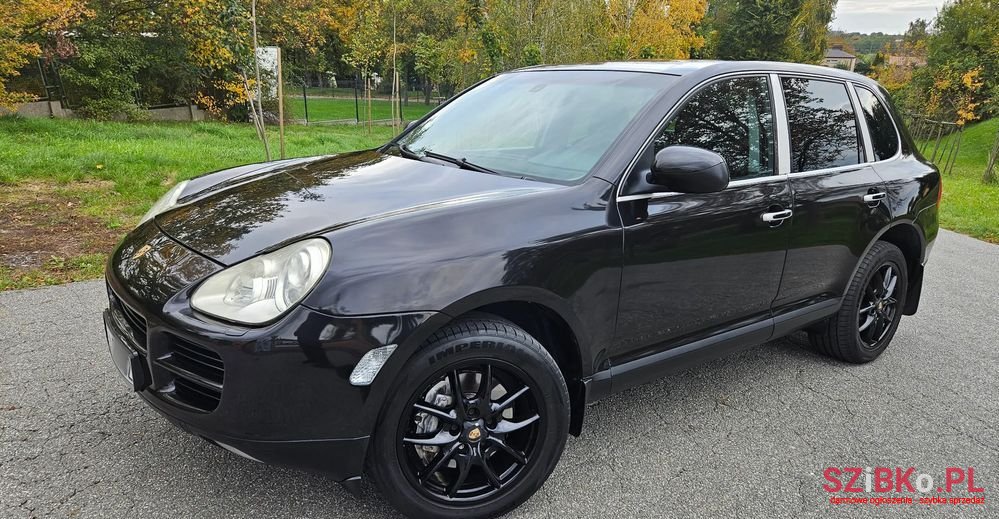 2003' Porsche Cayenne photo #2