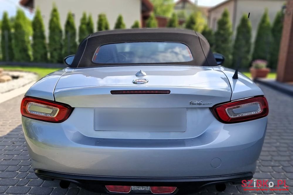 2020' Fiat 124 Spider photo #6