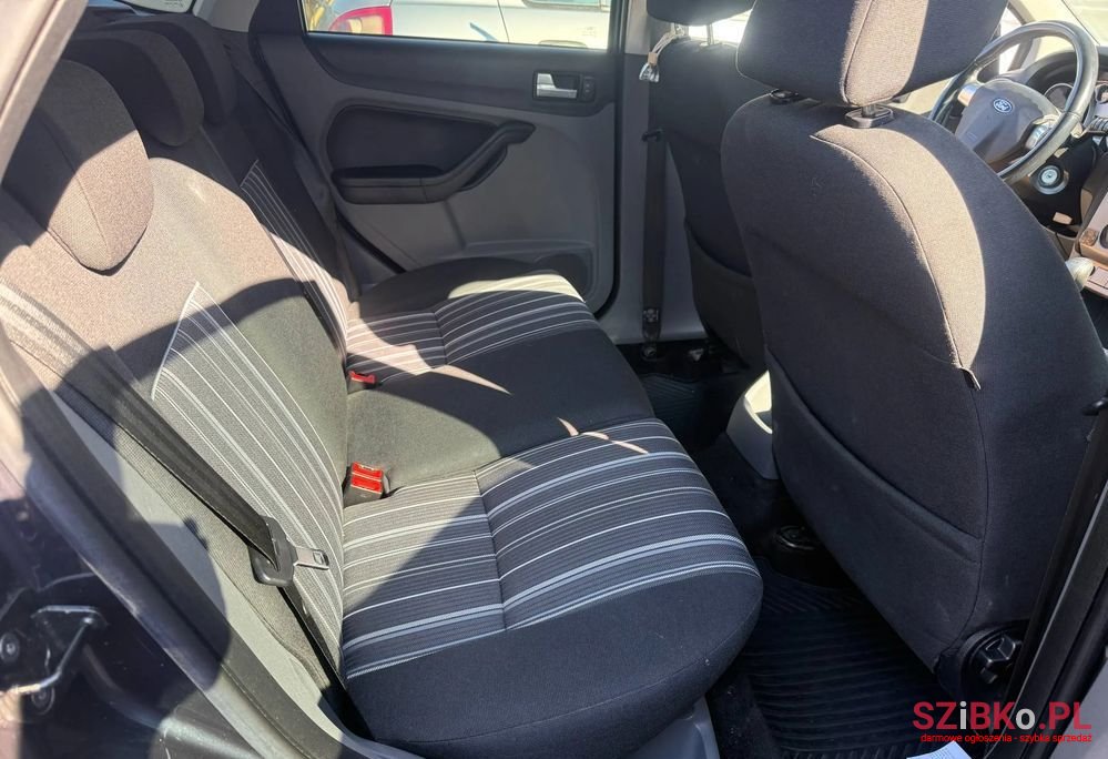 2009' Ford Focus photo #2