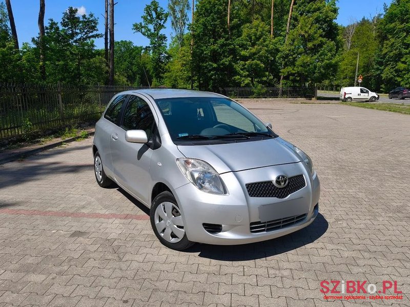 2006' Toyota Yaris 1.0 Luna photo #2