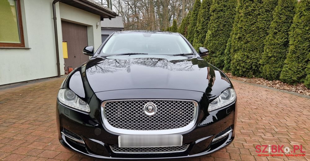 2012' Jaguar XJ 3.0 D V6 Luxury photo #1