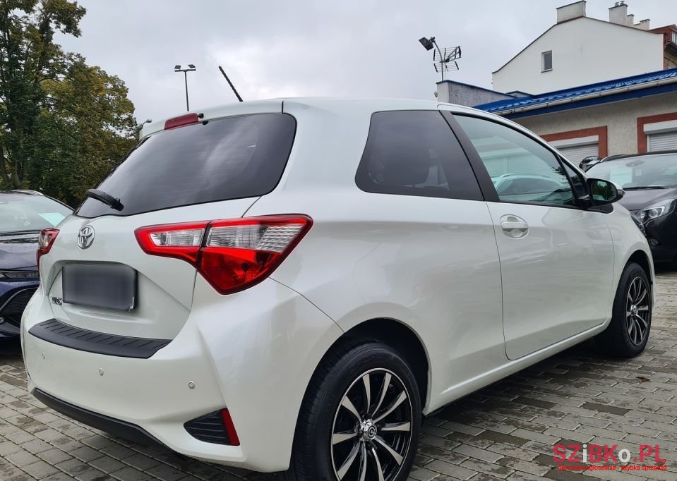 2017' Toyota Yaris photo #3