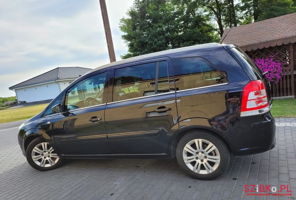 2009' Opel Zafira 1.8 Cosmo photo #2