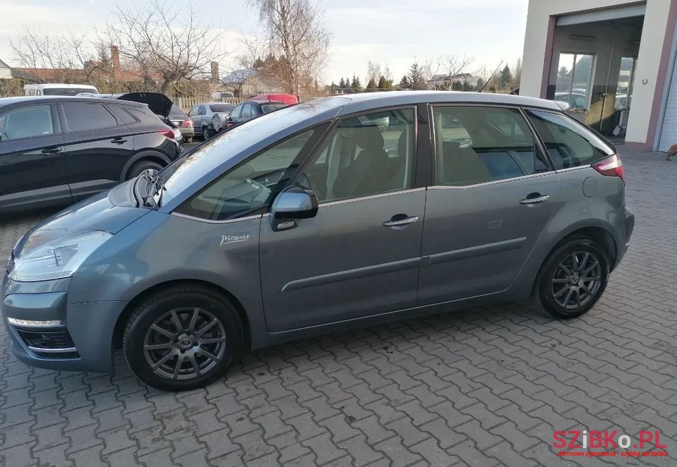 2012' Citroen C4 Picasso photo #6