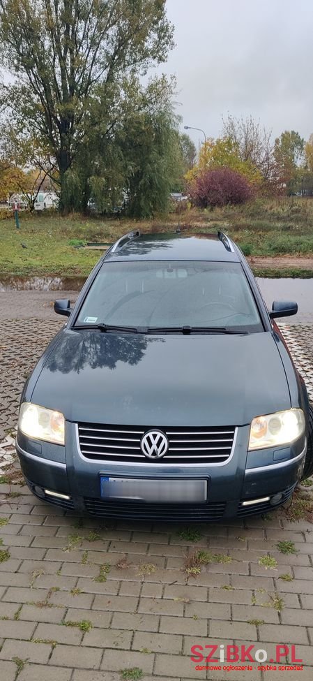 2002' Volkswagen Passat photo #1