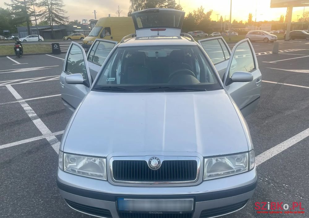 2009' Skoda Octavia 1.9 Tdi Tour photo #5