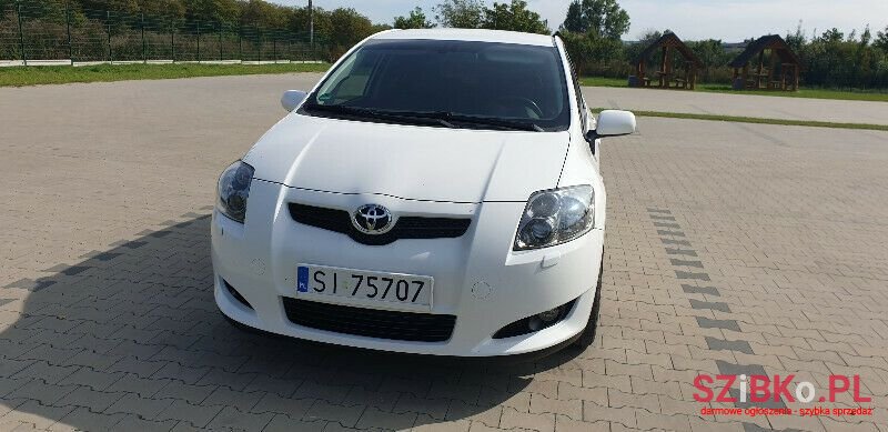 2008' Toyota Auris photo #2