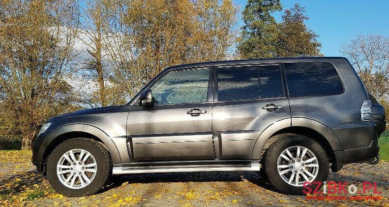 2012' Mitsubishi Pajero photo #1