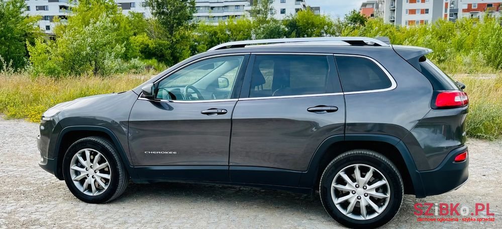 2017' Jeep Cherokee photo #6