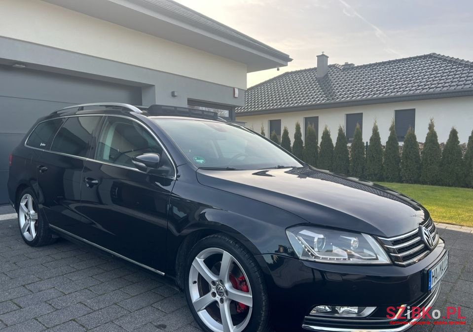 2011' Volkswagen Passat photo #3