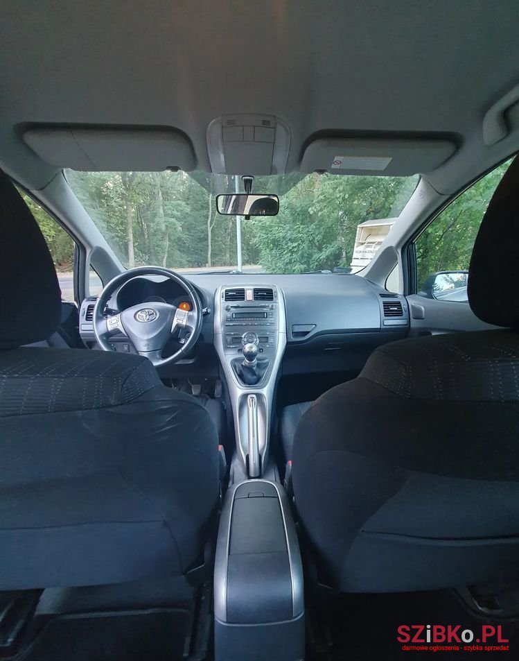 2007' Toyota Auris photo #6