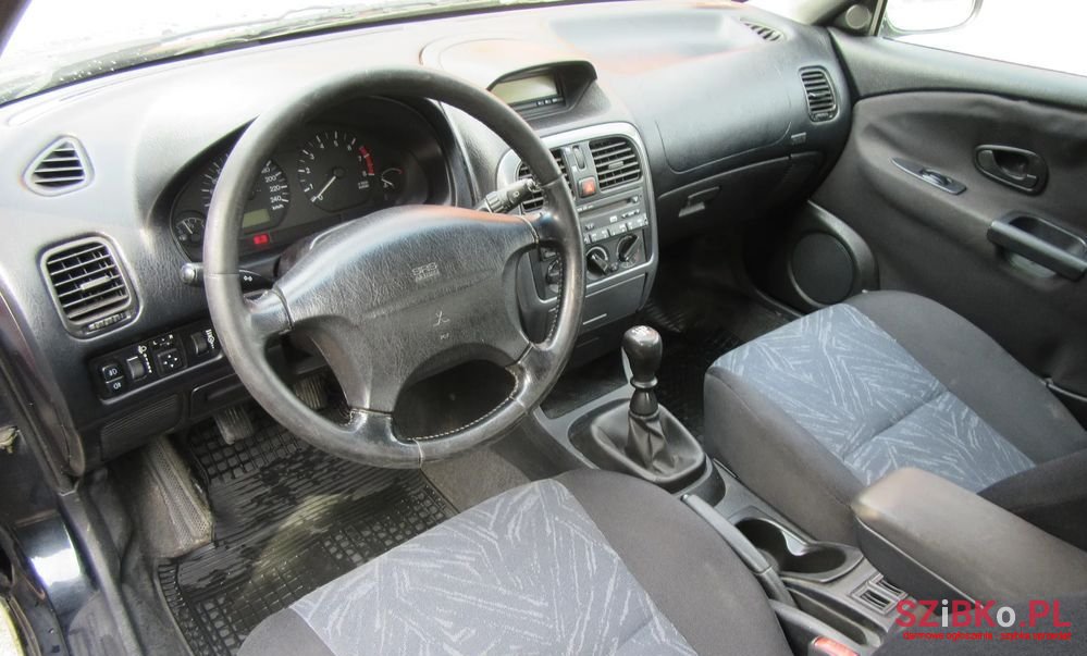 1999' Mitsubishi Carisma 1600 Gl photo #5