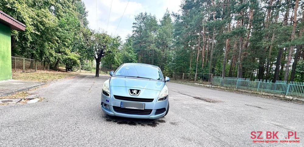 2010' Peugeot 5008 photo #1