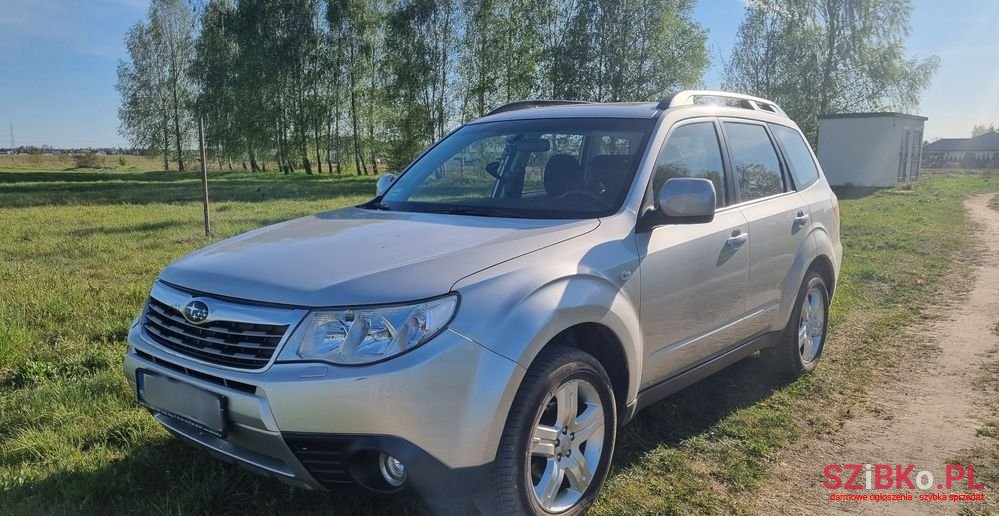 2010' Subaru Forester 2.0X Comfort photo #1