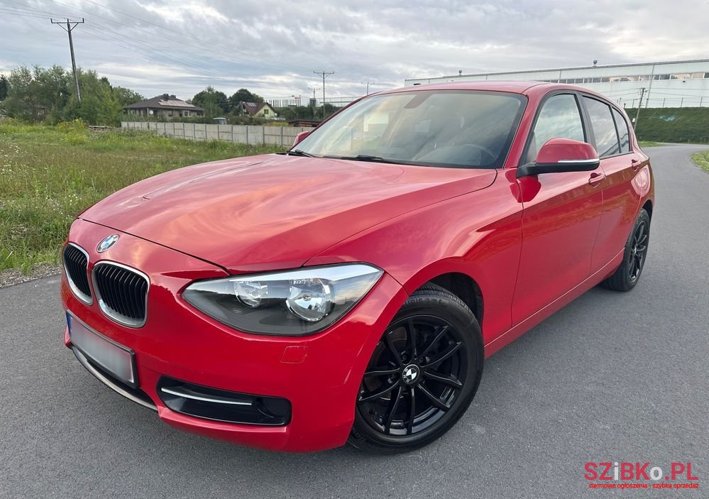 2012' BMW 1 Series 116D photo #2