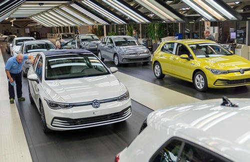 Volkswagen переміщує виробництво через війну в Україні