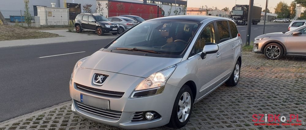 2011' Peugeot 5008 1.6 Access 7Os photo #1