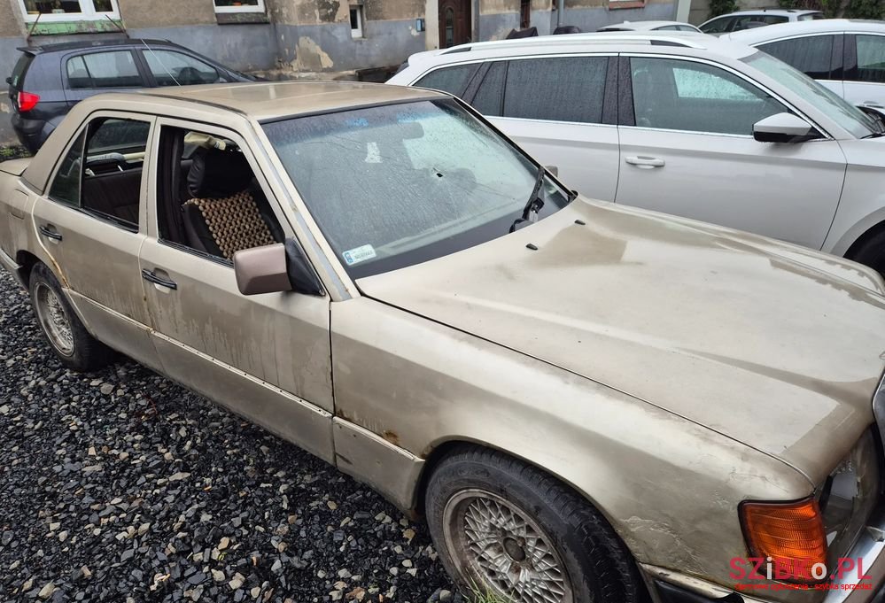 1993' Mercedes-Benz W124 photo #3