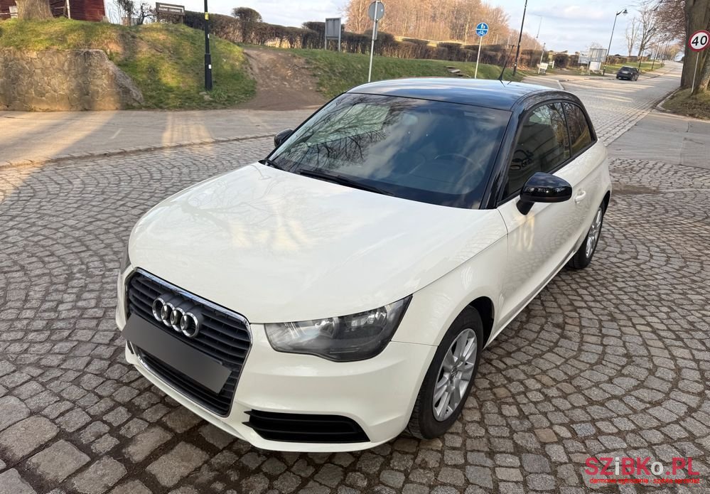 2011' Audi A1 1.6 Tdi Ambition photo #6