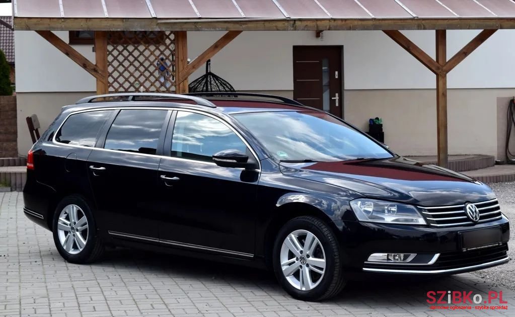 2011' Volkswagen Passat photo #4