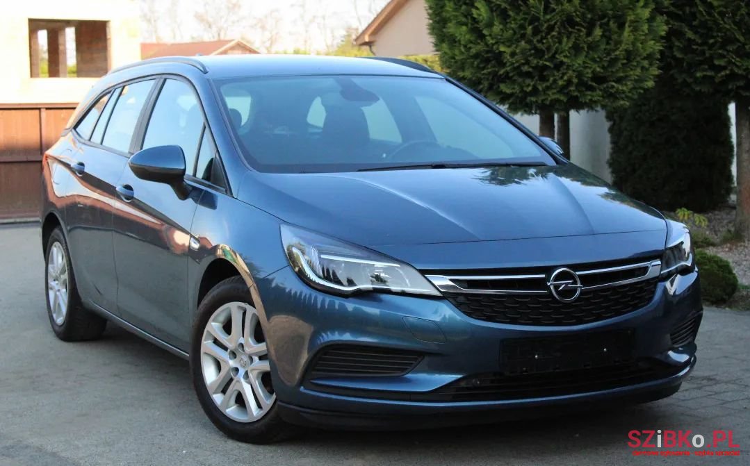 2017' Opel Astra photo #1