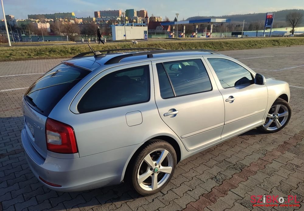 2009' Skoda Octavia Combi photo #2