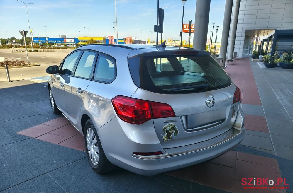 2013' Opel Astra photo #4