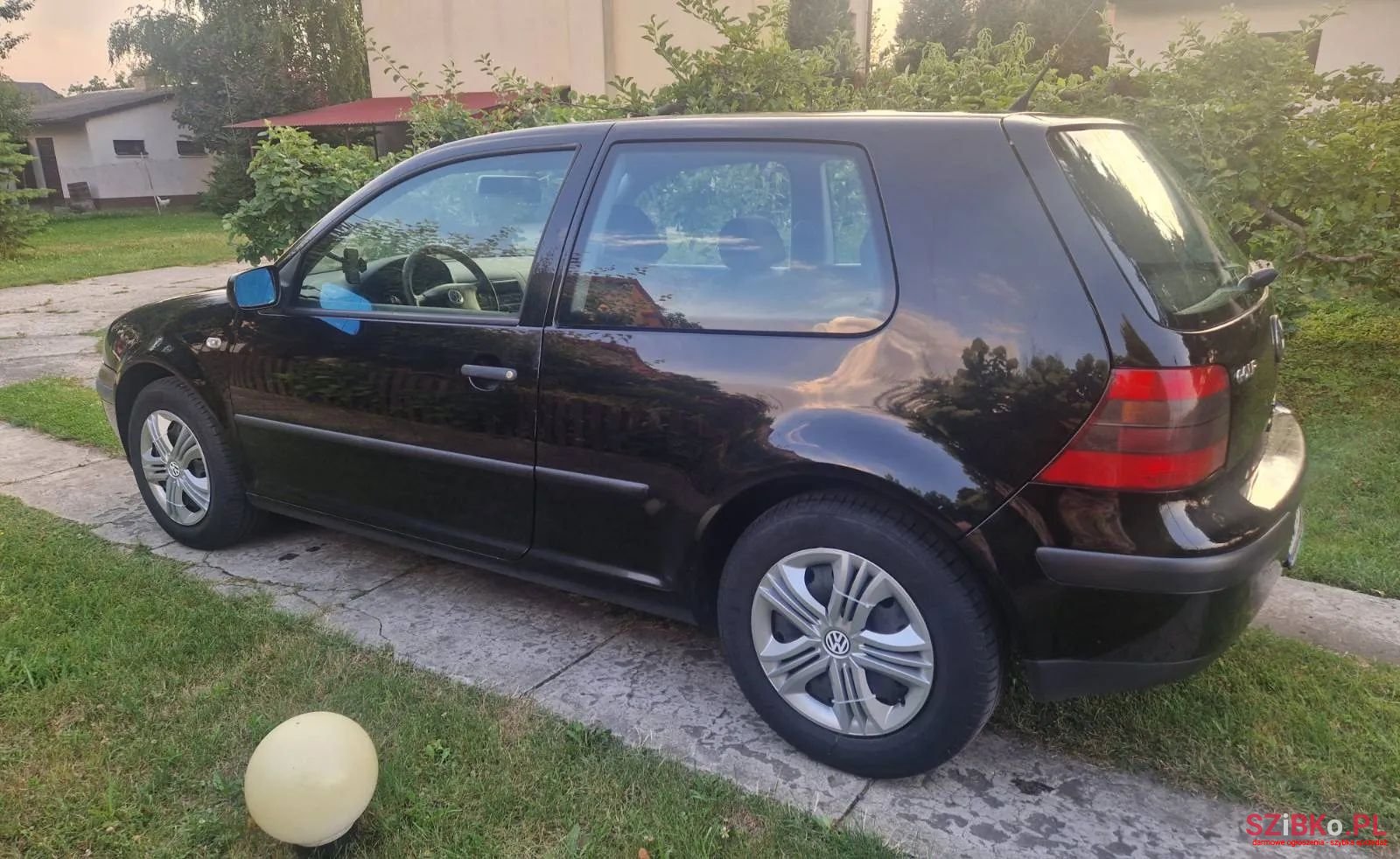 2001' Volkswagen Golf photo #6