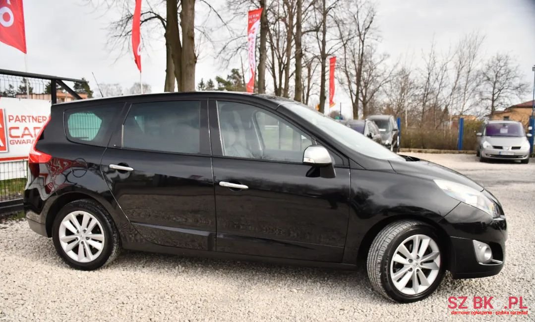 2011' Renault Grand Scenic photo #2