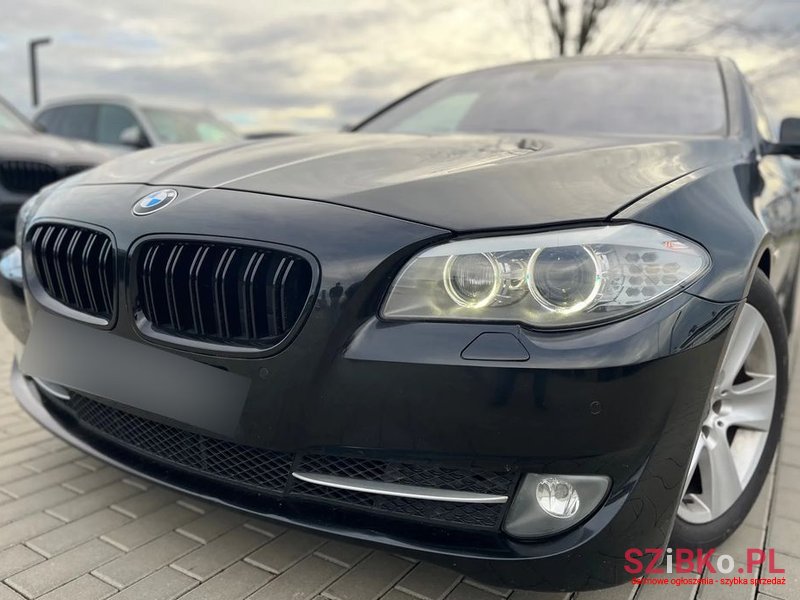 2011' BMW 5 Series photo #2