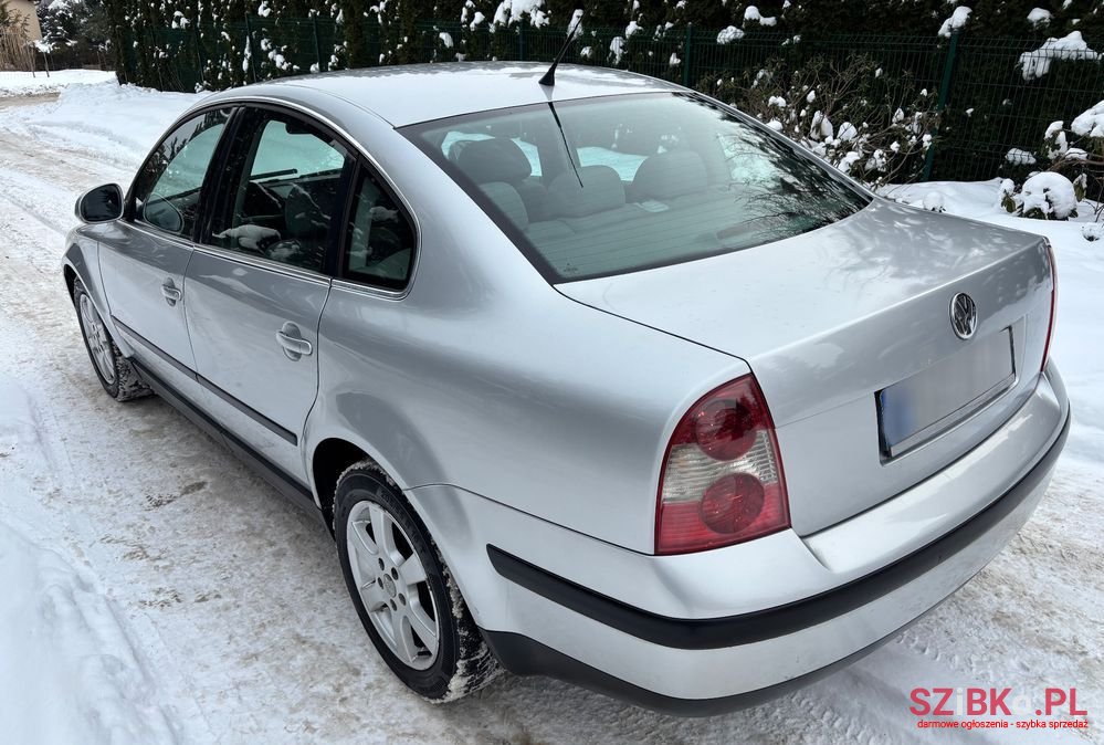 2004' Volkswagen Passat photo #4